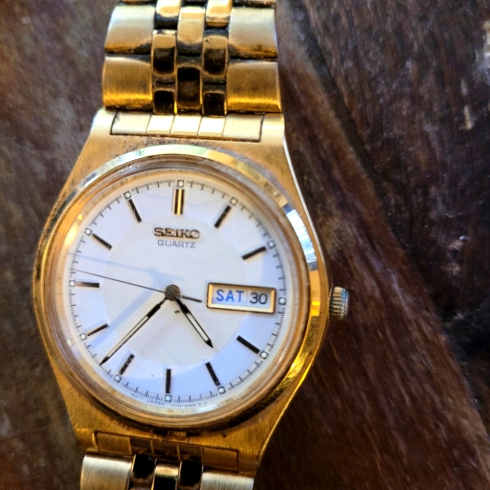 Gold tone mens seiko watch